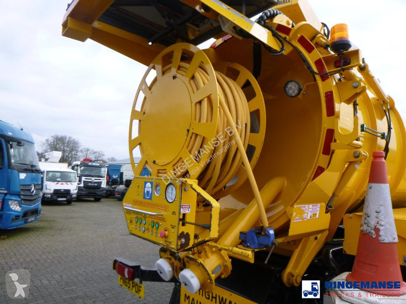 Camión DAF 220 4x2 RHD Whale vacuum tank