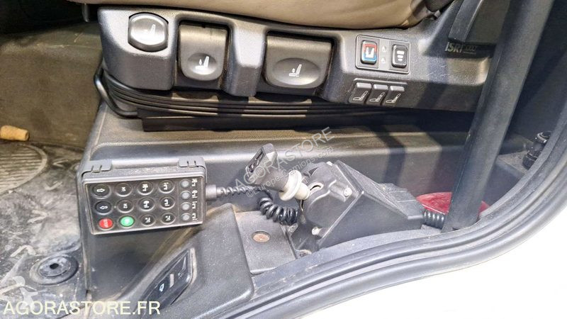 Tracteur Iveco 440S42