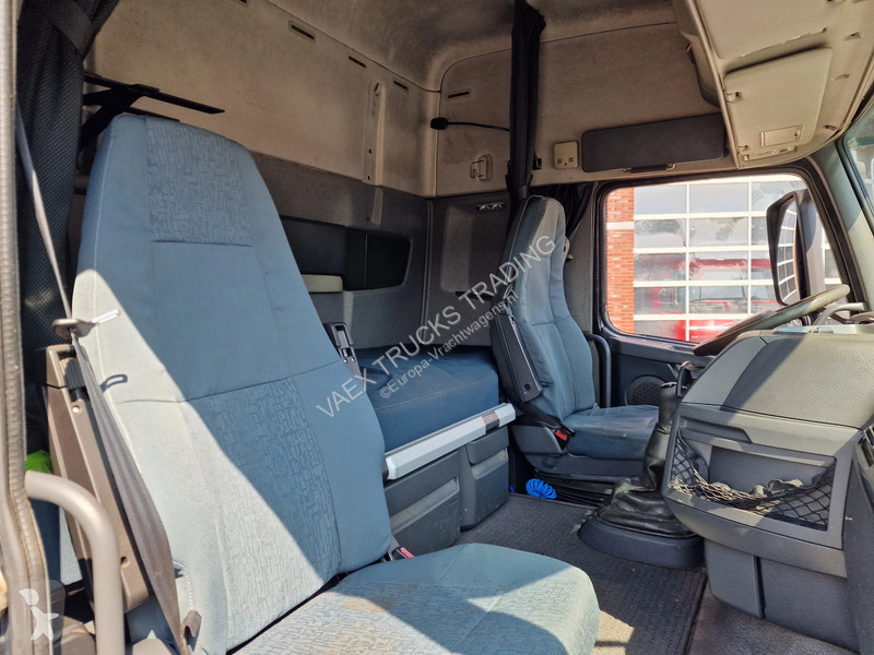 شاحنة Volvo 460 Berdex 3 deck livestock -...