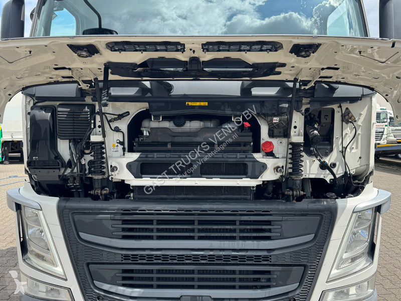 شاحنة Volvo 330 6x2*4 BDF + Lift Only 309Tkm!...