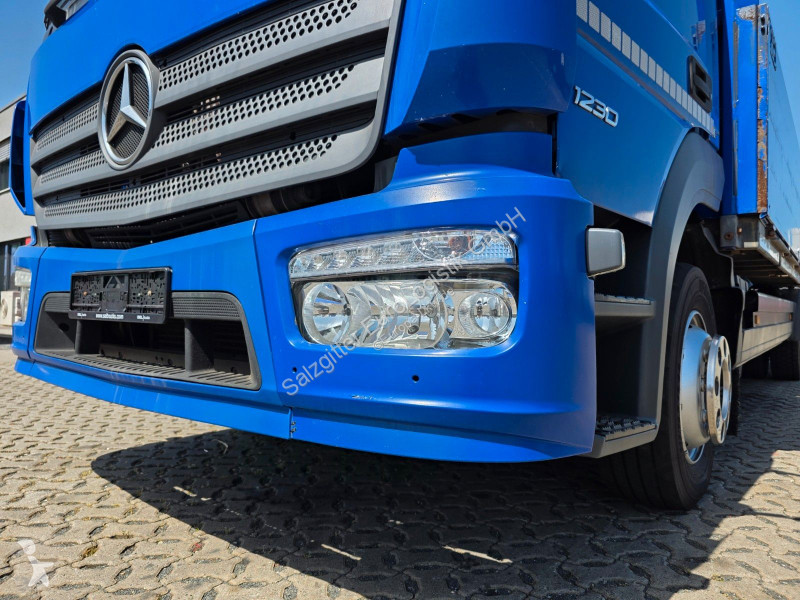 شاحنة Mercedes 1230