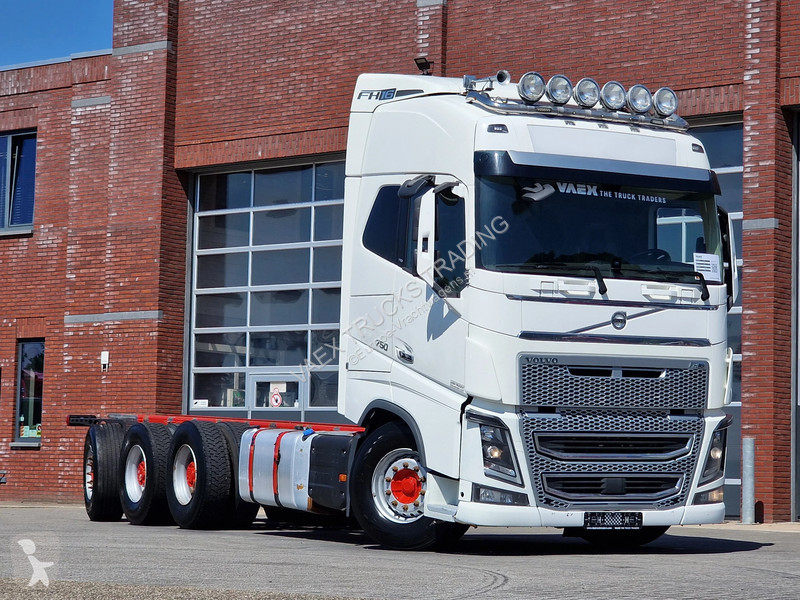 شاحنة Volvo 16750 Globetrotter 8x4*4 - Chassis...