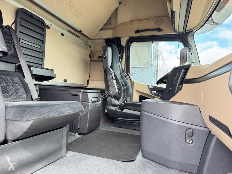 شاحنة Mercedes 2548 5 L 6x2 Lowliner BDF