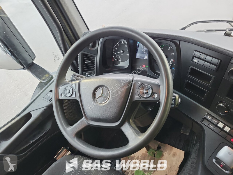 Грузовик Mercedes 2636