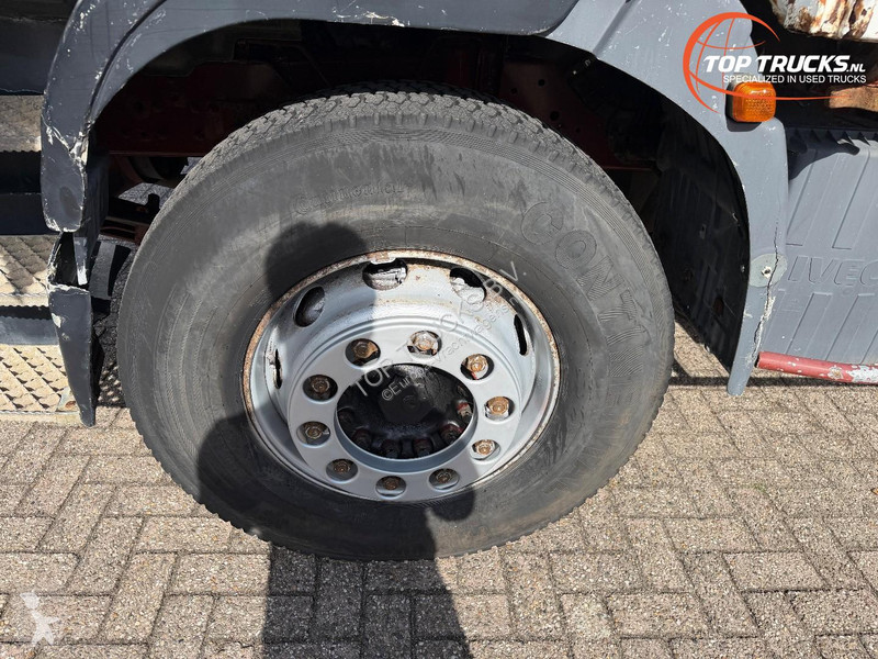 Camion Iveco 180 E28 Box truck - Tail lift - D...