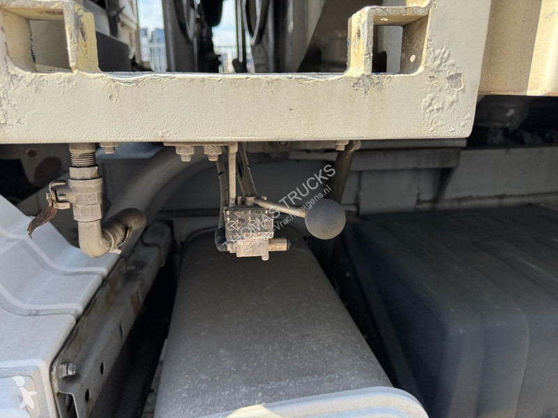 Vrachtwagen MAN 26.313, Fuel, 5 compartments,...