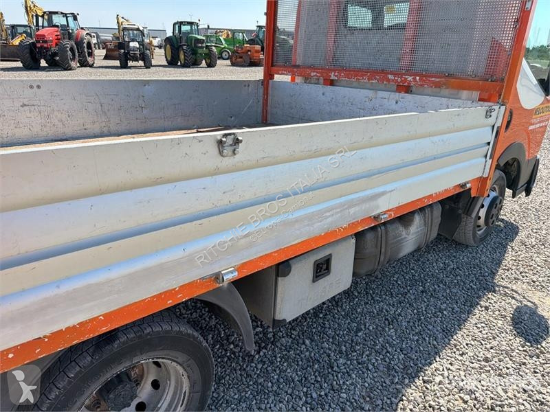 Furgoneta Nissan Flatbed Truck