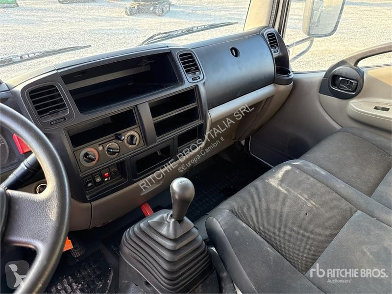 Camion Nissan Isoli PNT230 20.5 m on Nissan...