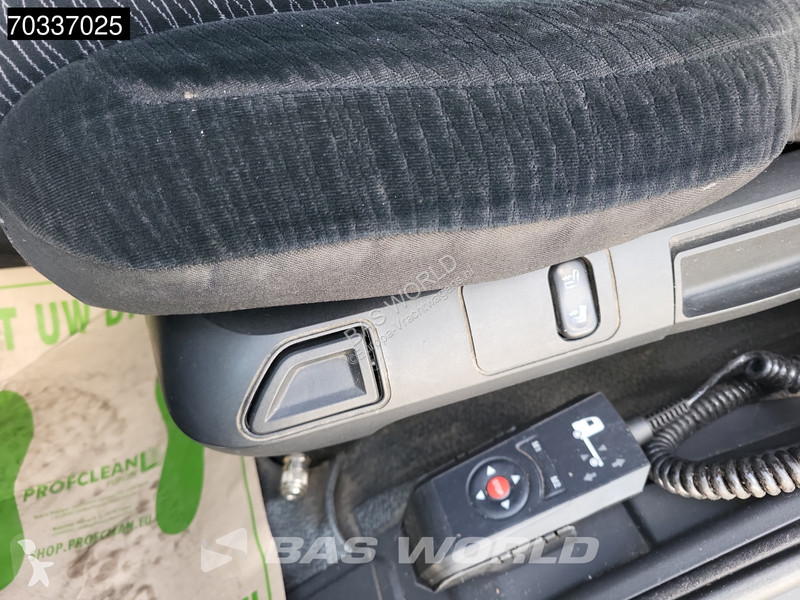 Camion Mercedes 2124 4X2 2t Tailgate 6-Cylinder...