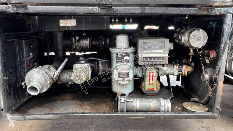 Camión Scania 94 - 260 (17400 ITER / MANUA PUMP...