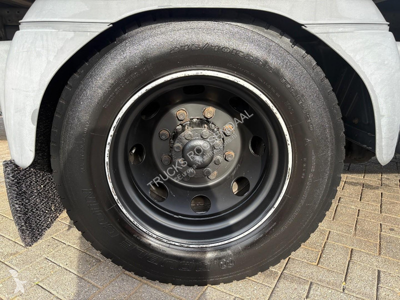 Vrachtwagen Mercedes 1623 + LOADLIFT 2000 KG +...