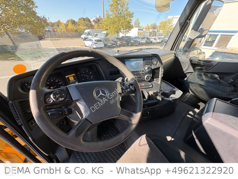 Teherautó Mercedes...