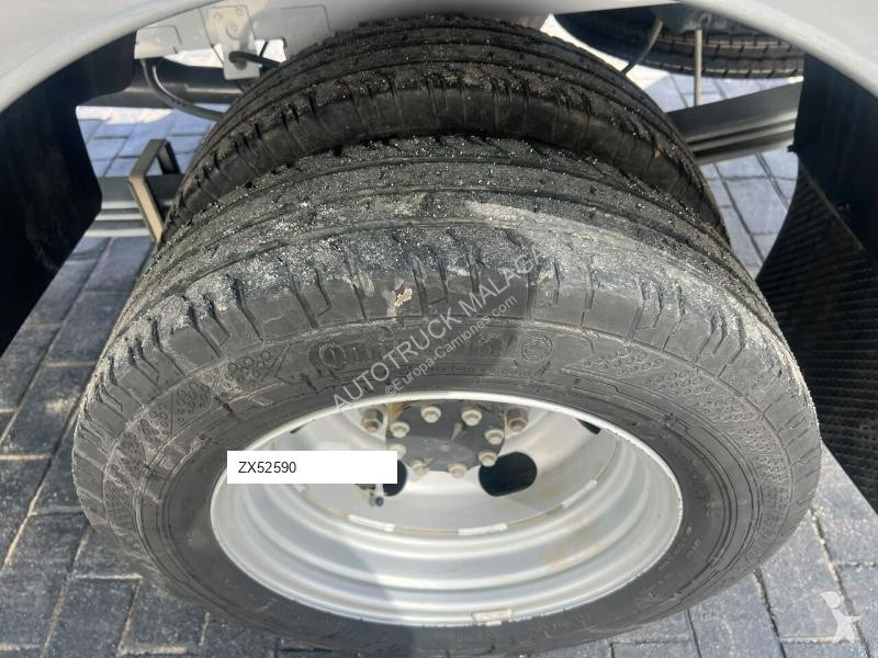 Véhicule utilitaire Nissan