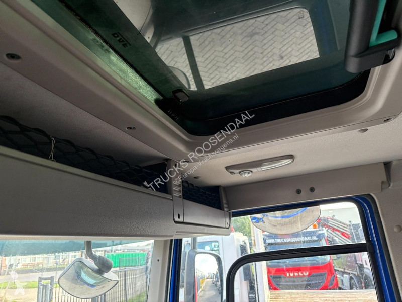 DAF 230 + DHOLLANDIA LOADLIFT + 19 TON + BOX...
