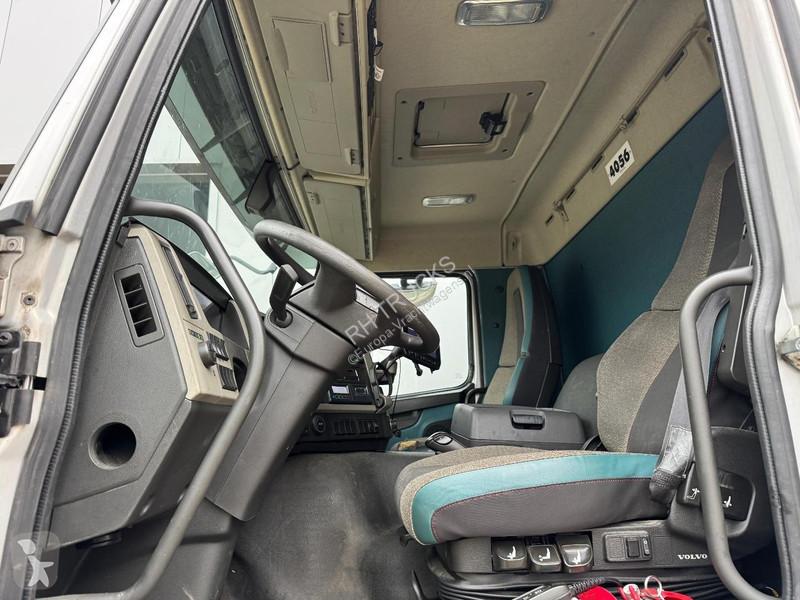 Kamion Volvo 330 6X2 EURO 6 + FRIGOBLOCK +...