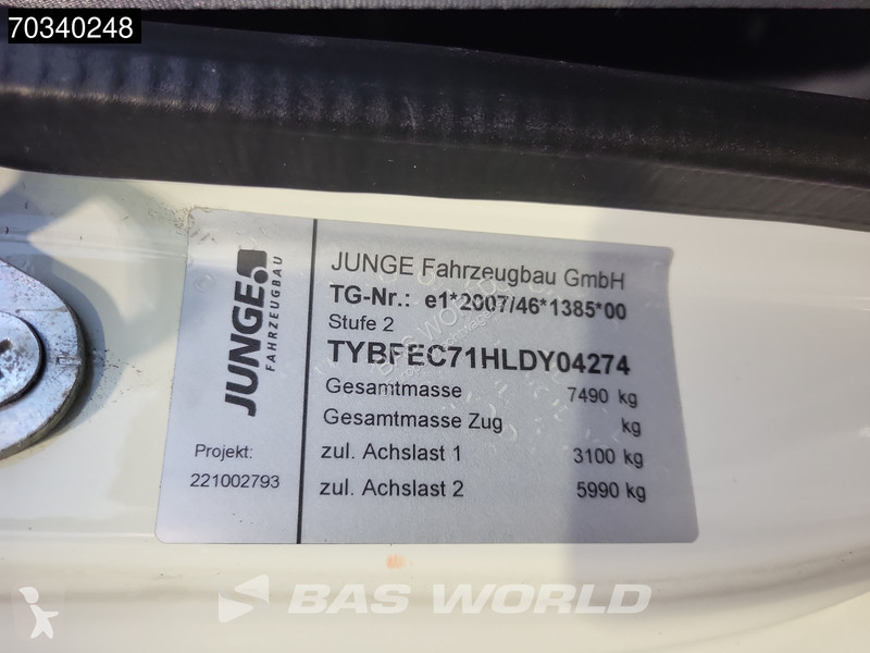 Kamion Mitsubishi 7C15 4X2 8tonner 1000kg...