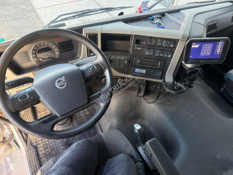 Kamion Volvo 330 6x2 EURO 6 - BOX 9,84m +...