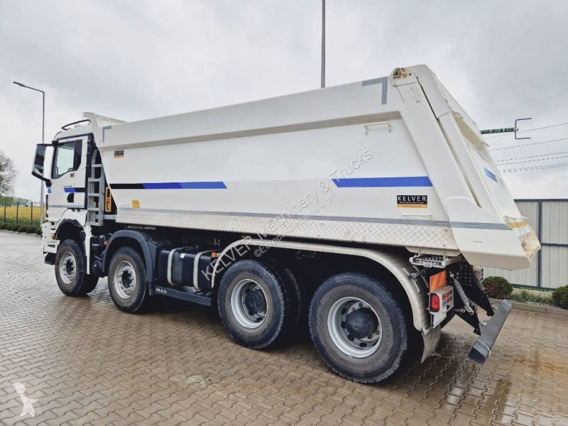 Camión MAN TGS 8x4 kipper