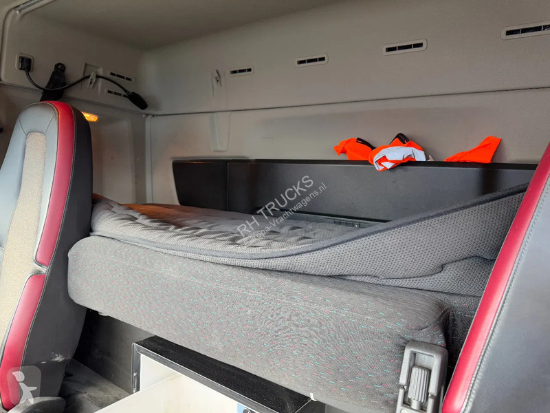 Kamion Volvo 540 8X4 - EURO 6 + KIPPER +...