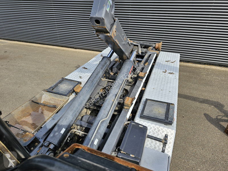 Kamion Volvo 460 8x4-4 / HIAB Z CRANE + HOOKLIFT