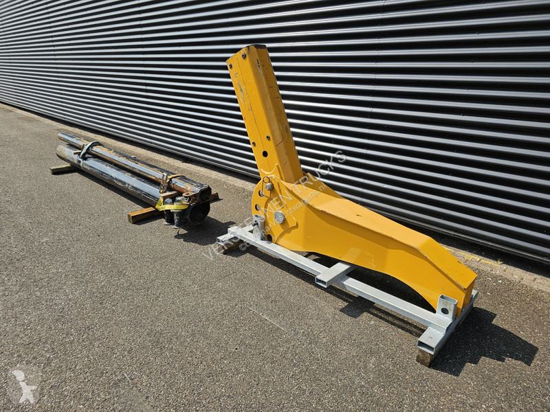 Kamion Volvo 10x4 / ERKIN 245.000 L 7+5 / WINCH