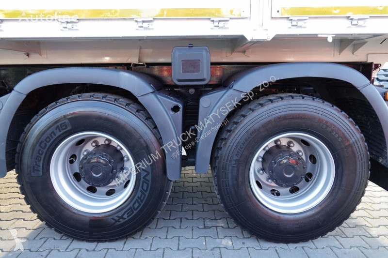 Camion MAN HIAB XS 122