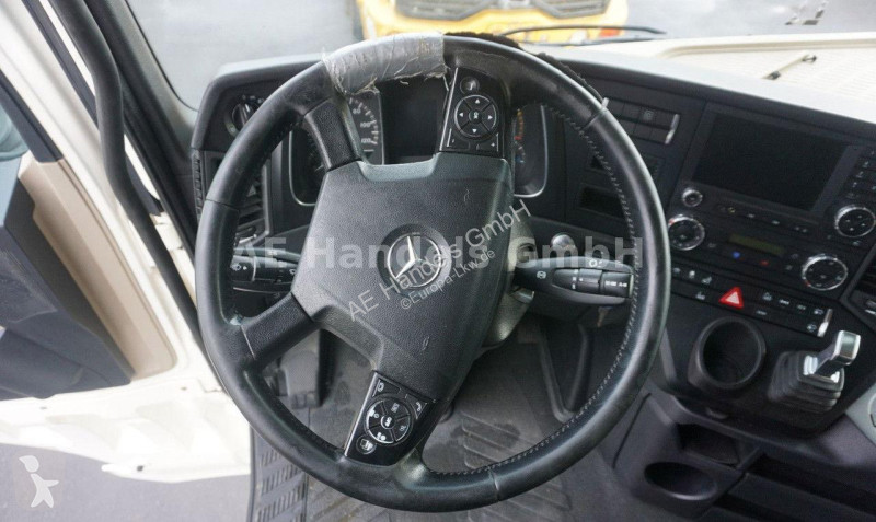 Vrachtwagen Mercedes 2551