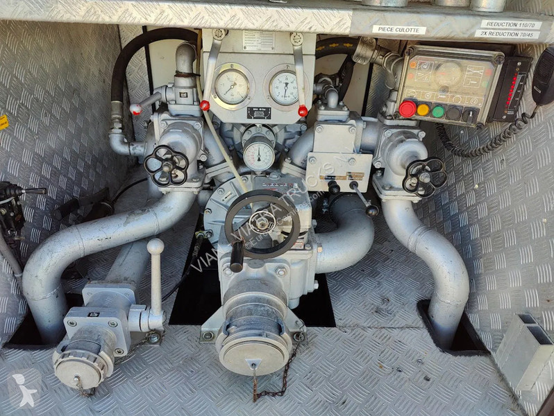 Kamion Mercedes 917 F 4X2 1500L Tank + Pump...