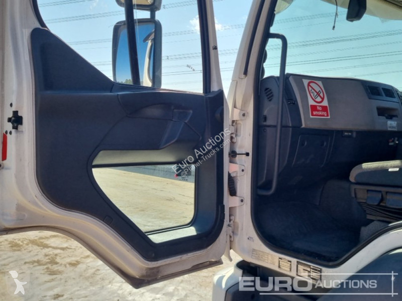 Camion Volvo FL818