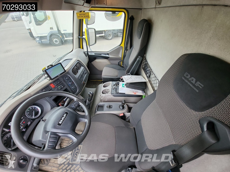 Kamion DAF 220  4X2 12tonner TailGate Manual...