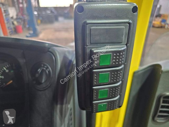 Vehículo de limpieza viaria Mercedes Haken mit...