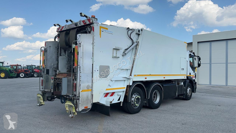 شاحنة Iveco 330 6X2