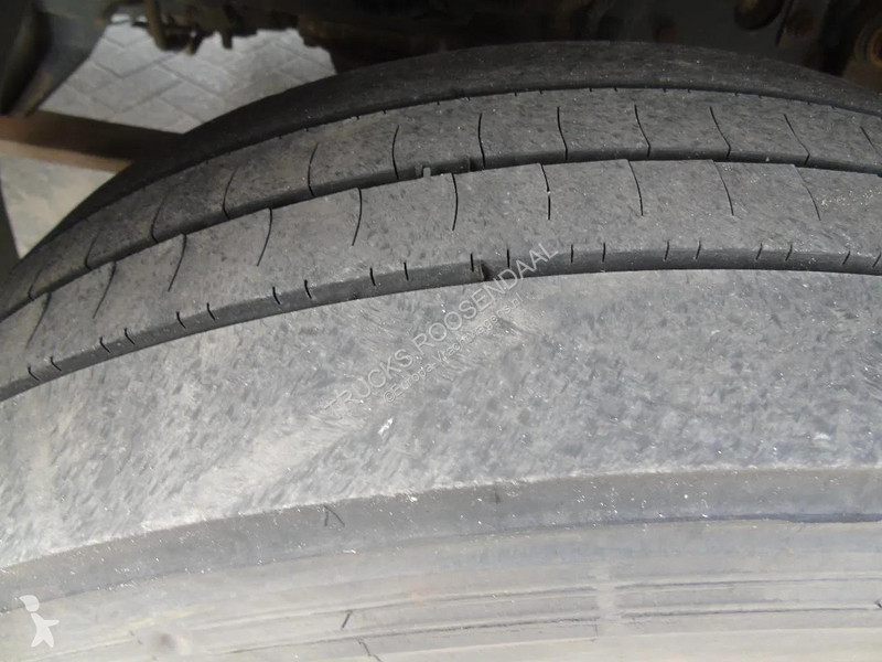 شاحنة Renault 220 + euro 5 + MANUAL + lift + 12T