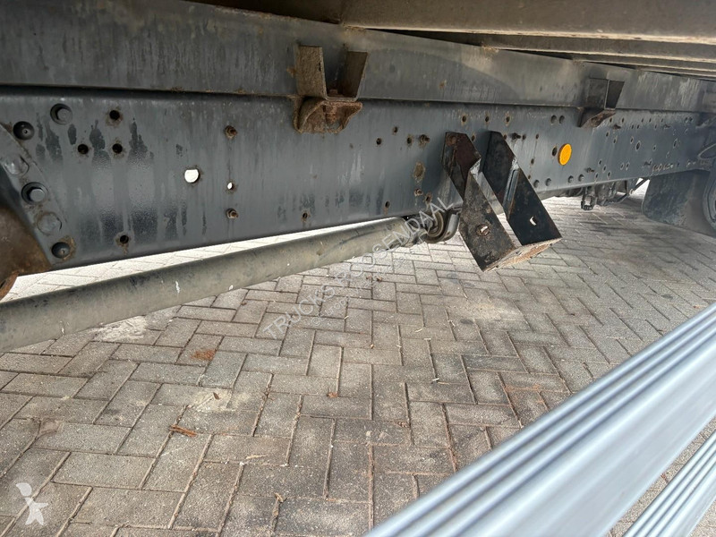 شاحنة Iveco 120E18 + euro 5 + lift