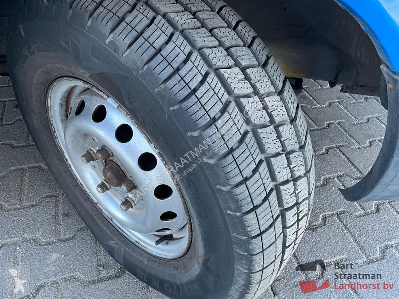 Lastbil Volkswagen open laadbak met HMF 152T2...