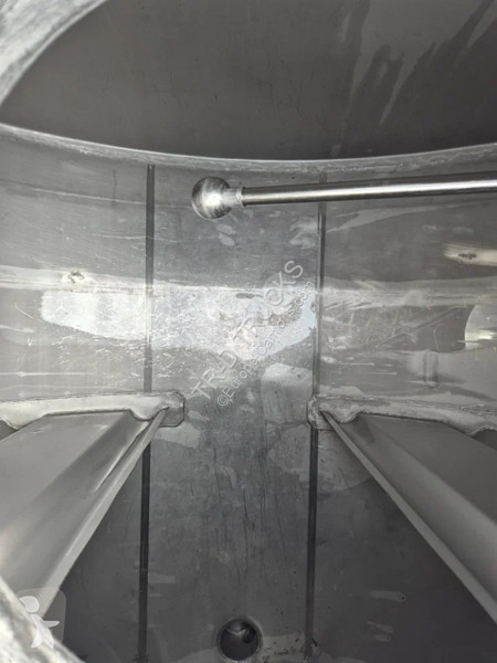 شاحنة Renault 420 - 11000L INSULATED INOX TANK...