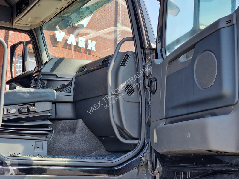 شاحنة Volvo 460 Berdex 3 deck livestock -...