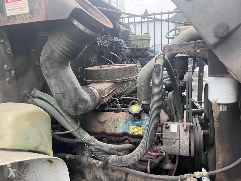 شاحنة International 4600 4x2 210HP + TEUPEN hyLIFT