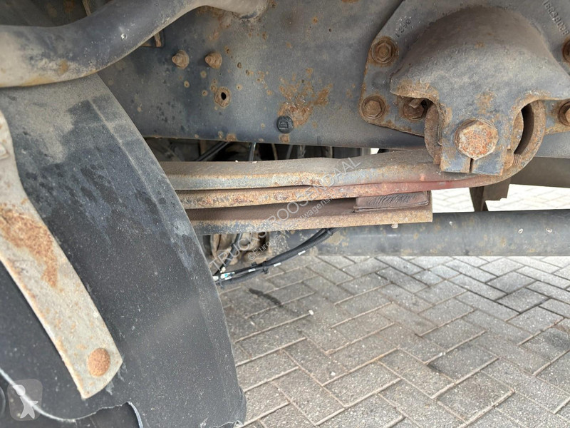 شاحنة Volvo 12240 + Leaf Suspension + Loadlift...