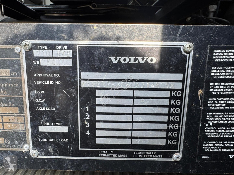 شاحنة Volvo 6X4 Robson-Drive + TANK 14.000 LITER