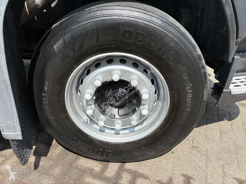 شاحنة Volvo 12380 + HMF 2220 K5 + 8X4 STEERING...