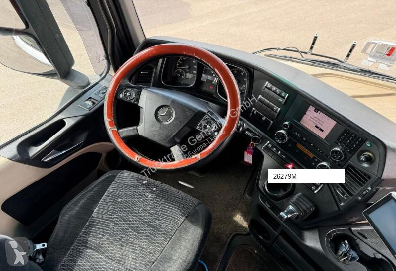 شاحنة Mercedes 1842