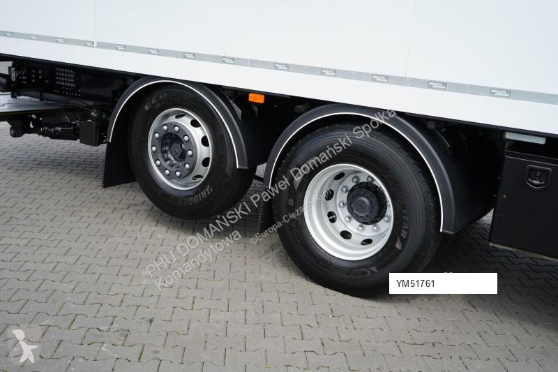 Camión Iveco / 420 / E 6 / KONTENER + WINDA /...