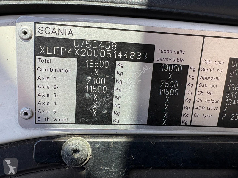 شاحنة Scania P230 + 3 PEDAS + 19t + OADIFT 1500 KG
