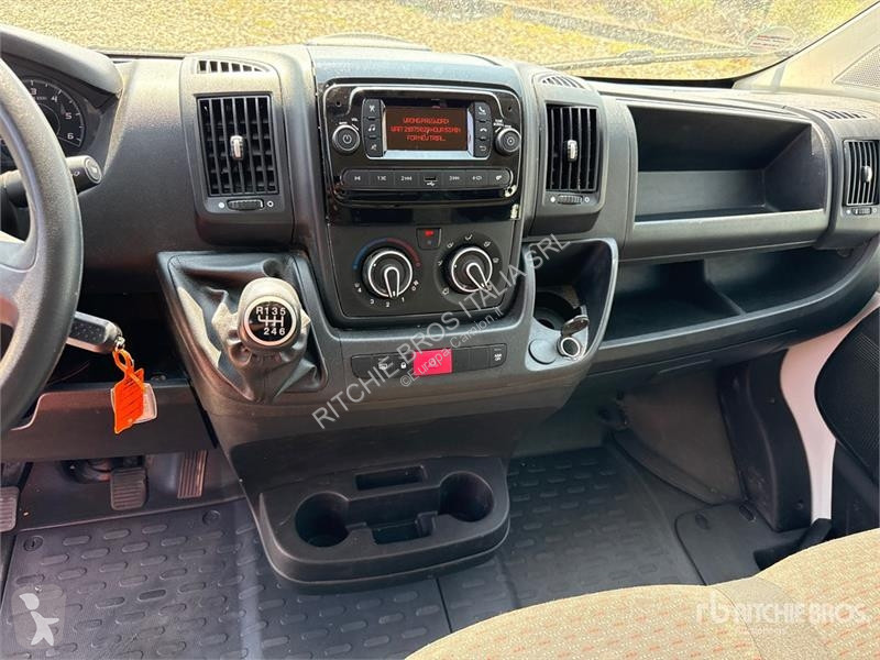 Camión Opel 2.2 103 KW DOKA Crew Cab Flatbed Truck