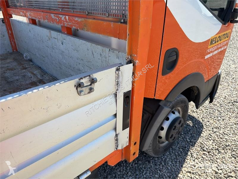 Furgoneta Nissan Flatbed Truck