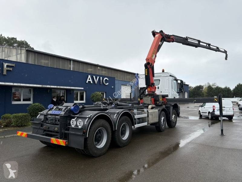 Vrachtwagen Mercedes 3240