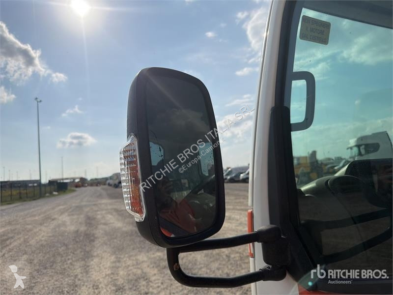 Camion Nissan PNT205 20 m on Nissan NT400...