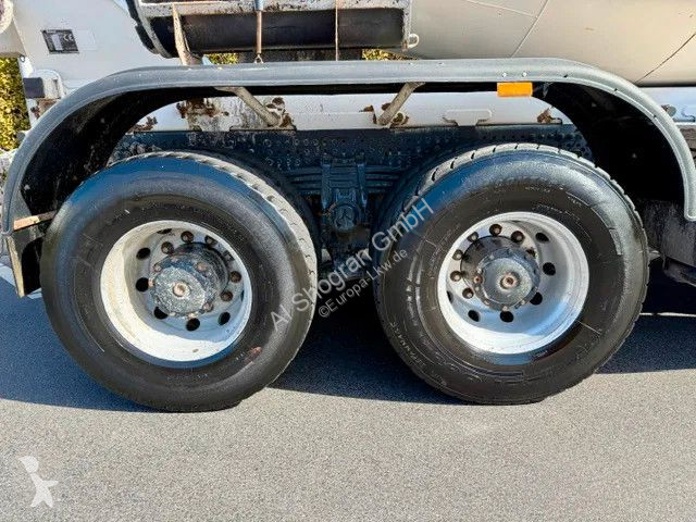 Грузовик Mercedes 3243...