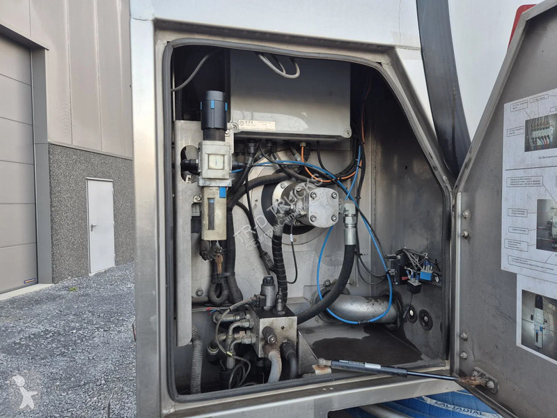 Kamion Volvo FMX 370 16000L INSULATED INOX TANK...